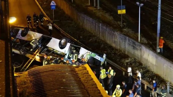 Venecia: al menos 21 personas murieron tras caerse un colectivo de un puente