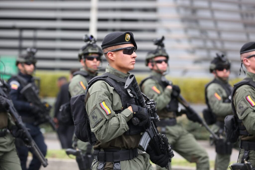 Policías vigilan a Bogotá y candidatos están inhabilitados en Colombia