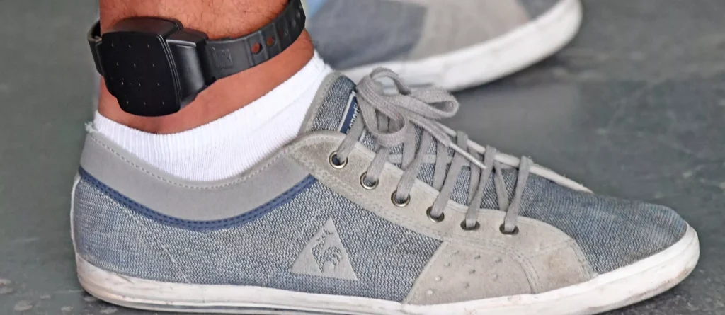 Contra feminicidios: Esto cree Riera sobre las tobilleras electrónicas