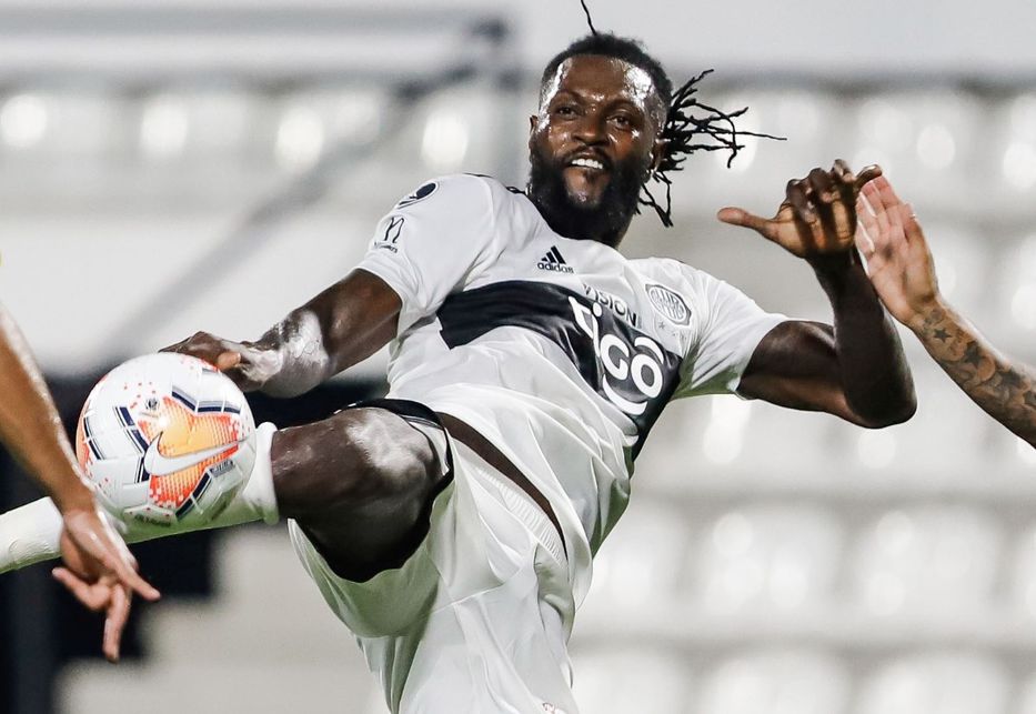 Adebayor: el sueño que se convirtió en pesadilla