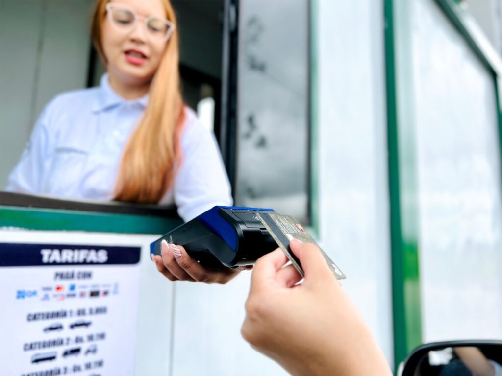 Puestos de peaje ya cobran de manera electrónica