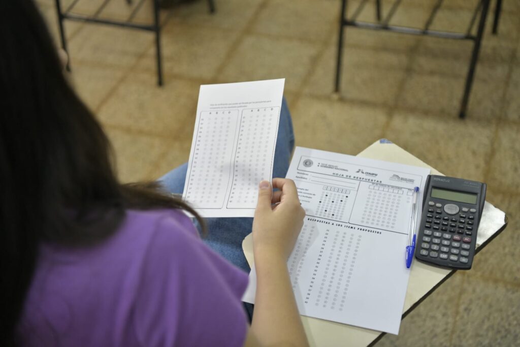 13.000 jóvenes avanzan en el proceso de becas de Itaipú