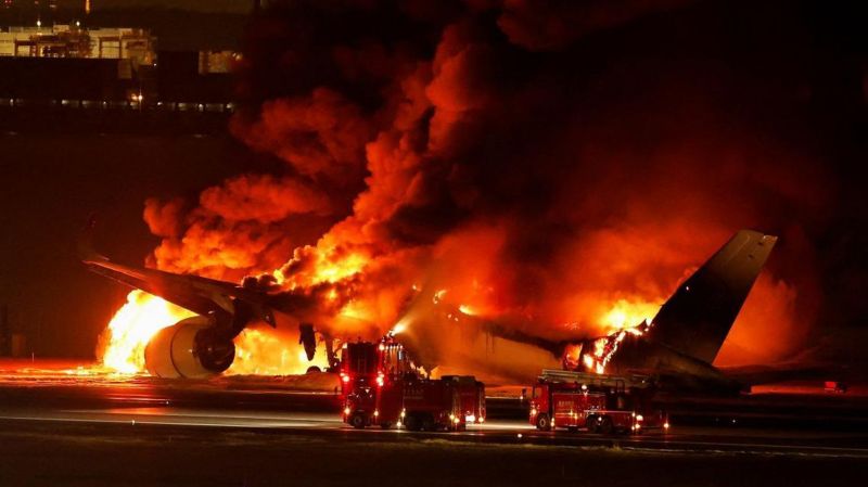 Japón: Incendio en el aeropuerto de Tokio