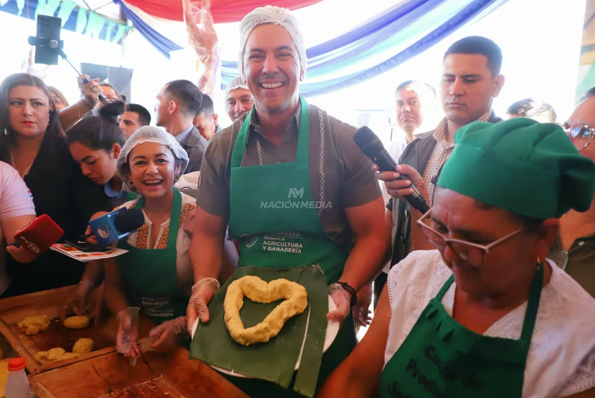 Peña participa en Feria de Agricultura Familiar y hace chipa