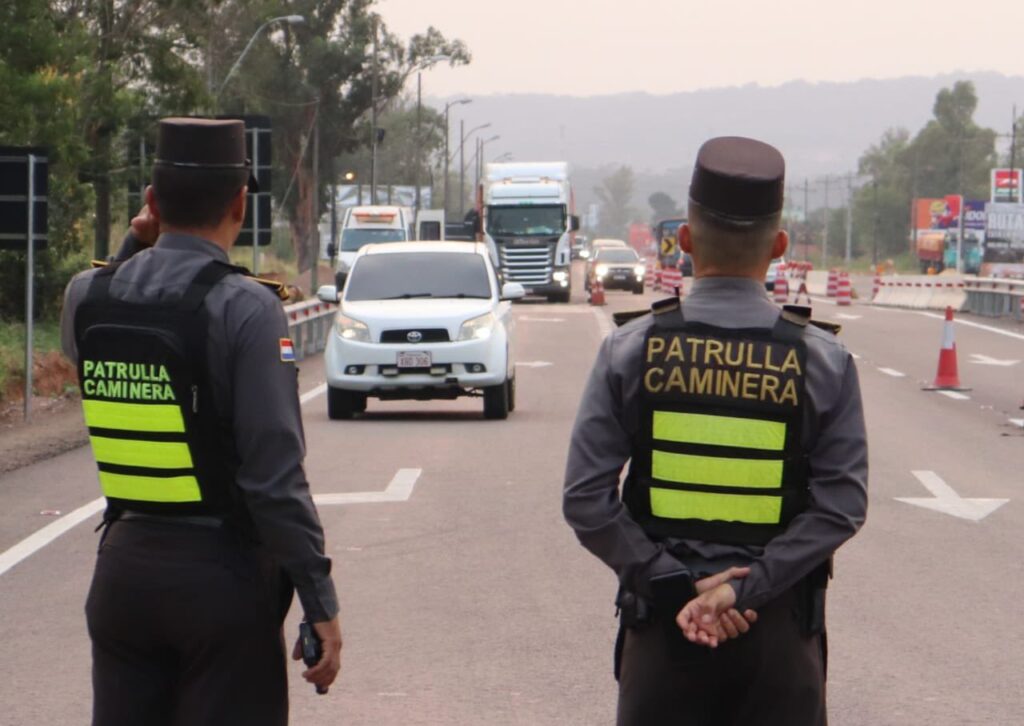 Varios conductores sorprendidos por controles de la Caminera en feriado