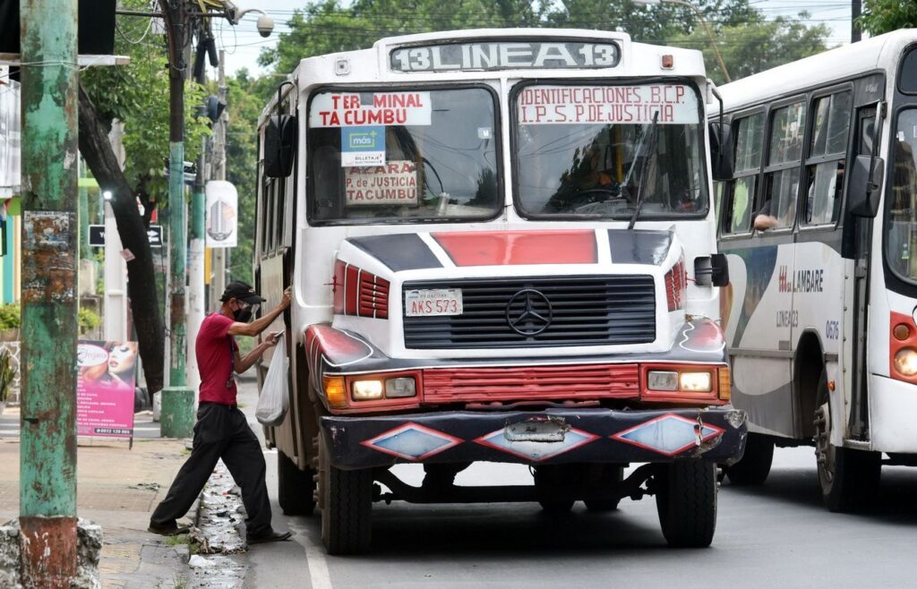 Gobierno se reunirá con transportistas tras amenaza de paro