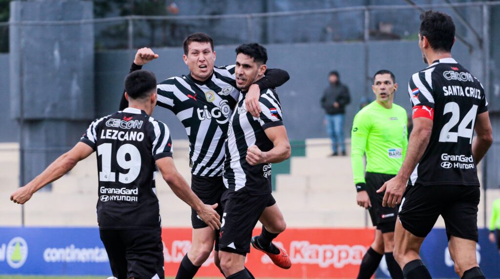 Libertad no cesa en la pelea por el Apertura