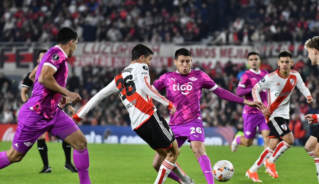 Libertad cayó en el Monumental y se complica