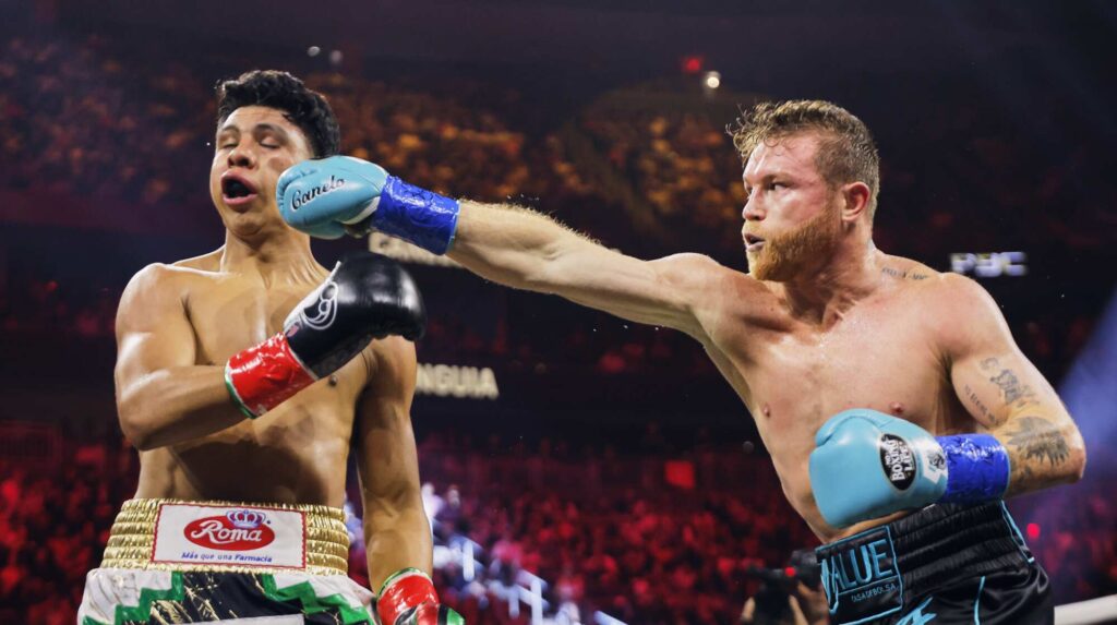 Canelo Álvarez ratificó su condición de “supremo”