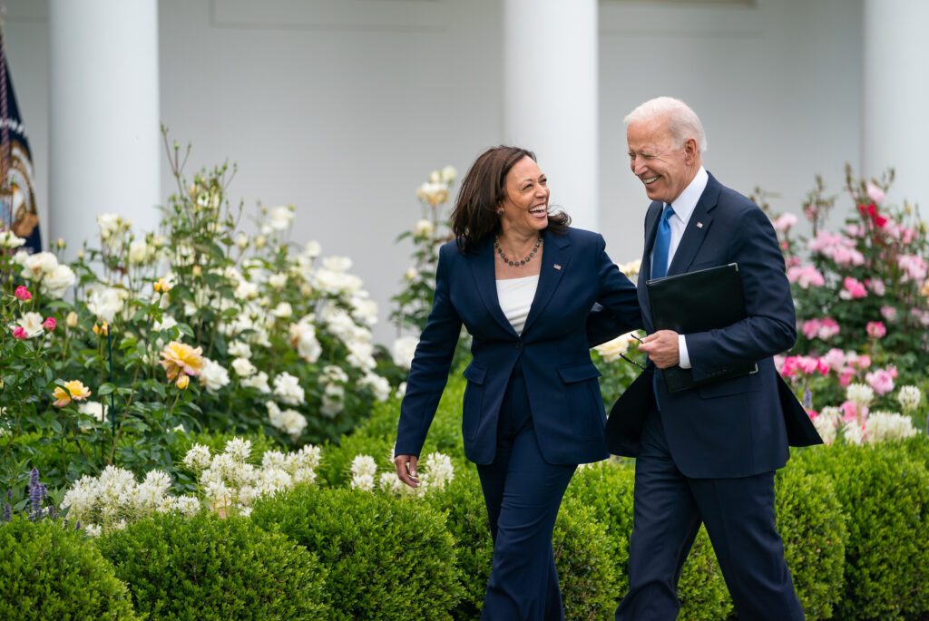 Tras declinar, Biden dio apoyo a la candidatura de Kamala