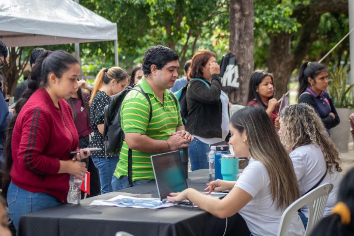 mega-feria-empleo-snd-gente1-696x464