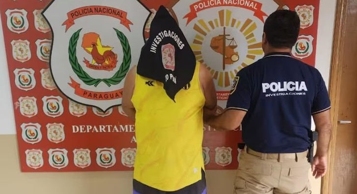 Detienen a hombre acusado de enviar marihuana oculta en mesa de billar