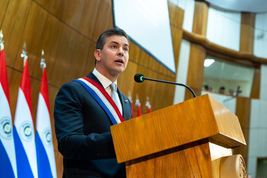 Peña destaca logros sociales y económicos en segundo informe presidencial