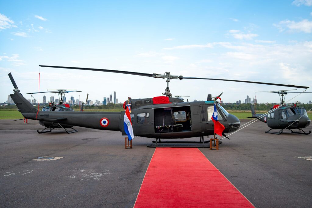 Paraguay suma ocho helicópteros UH1H operativos con apoyo taiwanés