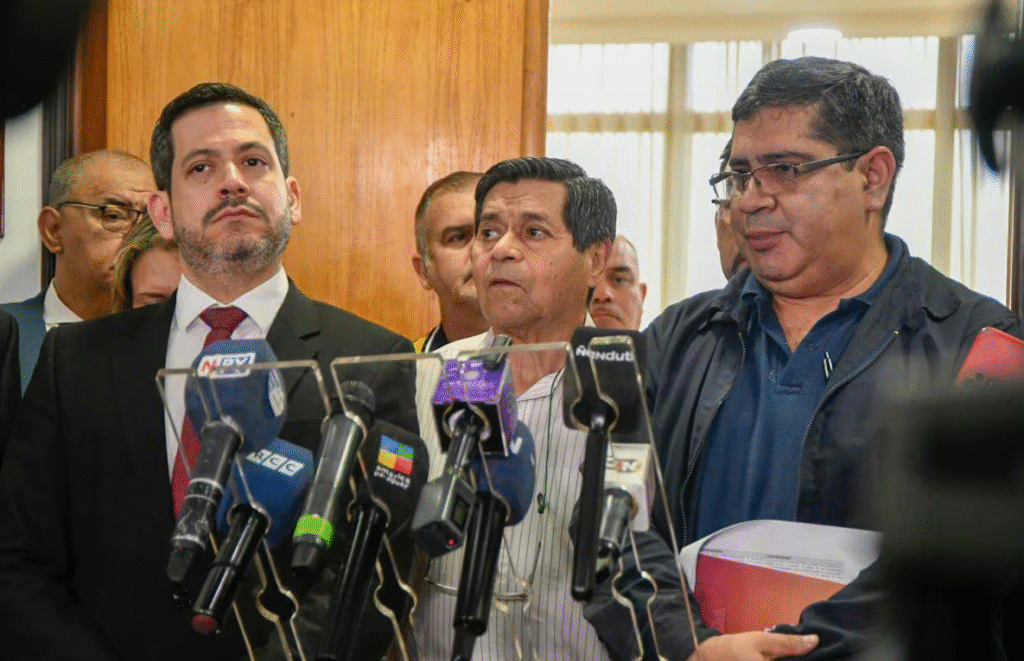 Choferes postergan huelga tras acuerdo con Cámara de Diputados