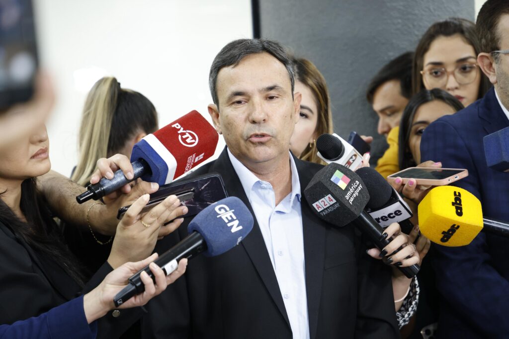 Gobierno y gremios evitan huelga, garantizan transporte público sin interrupciones