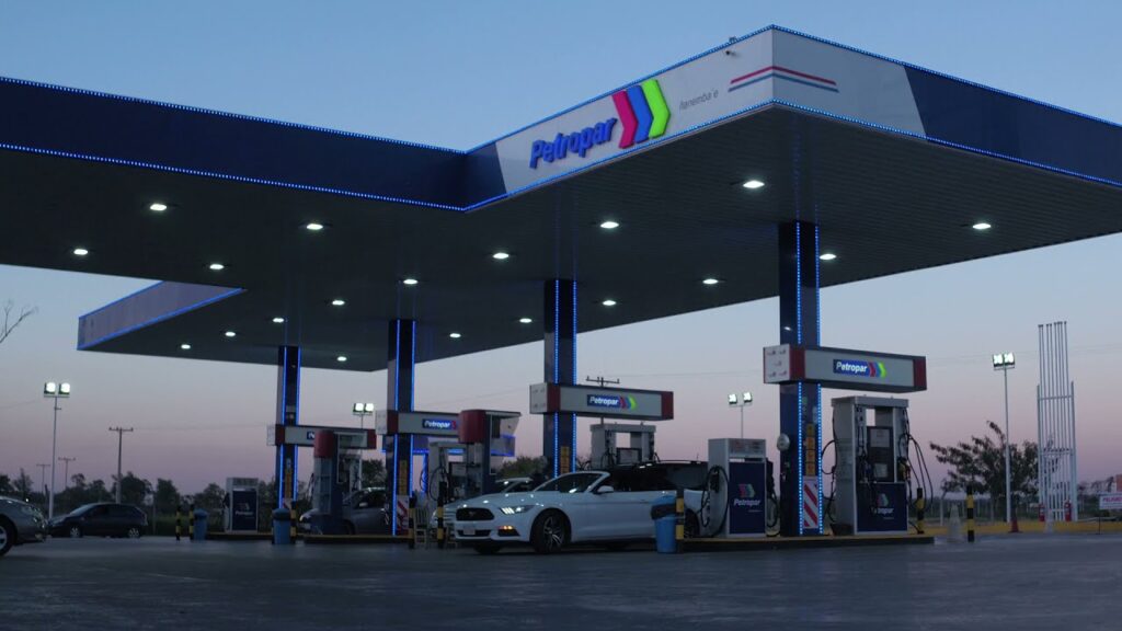 Gobierno anuncia nueva baja de precios en combustibles de Petropar
