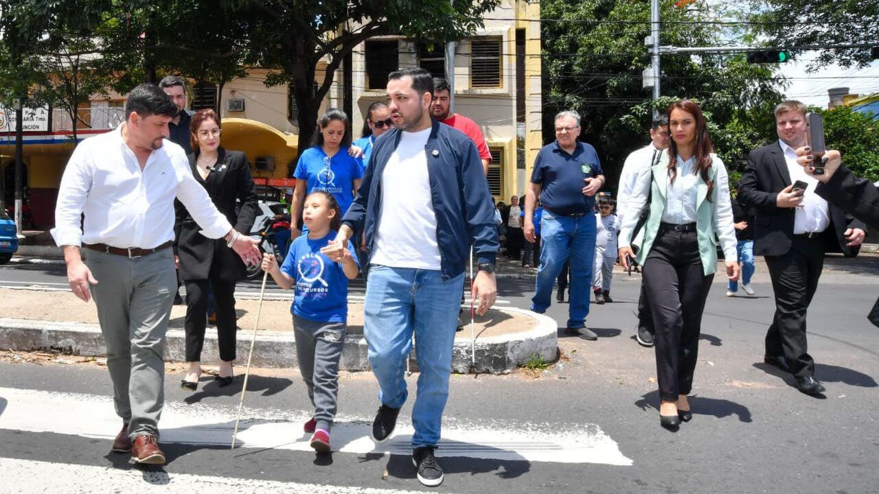 Asunción incorpora nuevos semáforos inteligentes con tecnología inclusiva