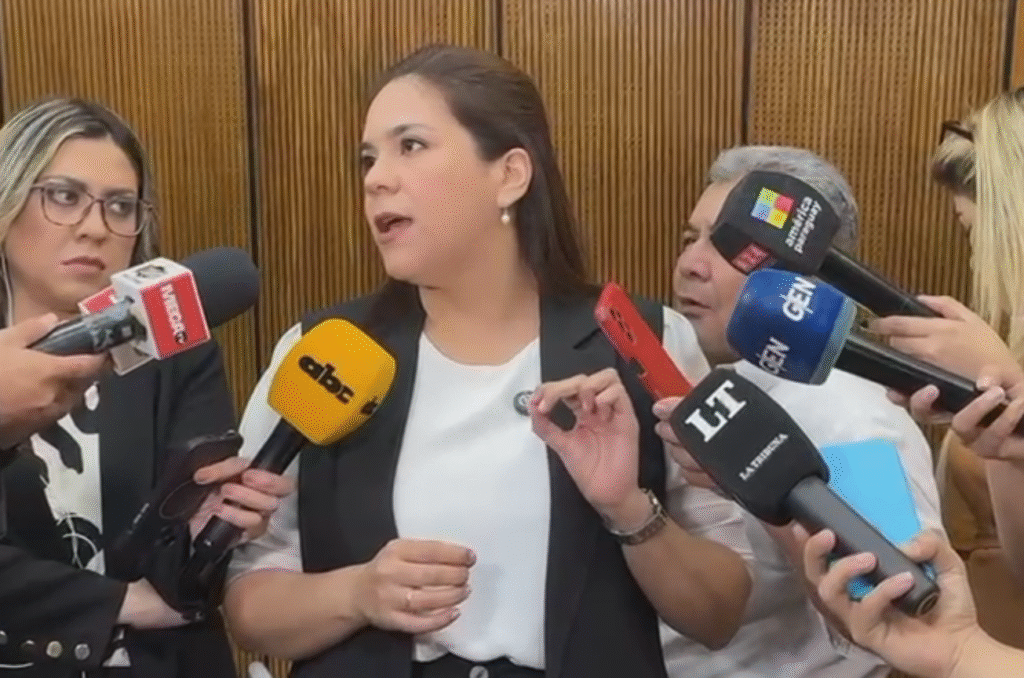 Ortega acusa a concejales de “guantes blancos” por aprobar presupuesto plurianual