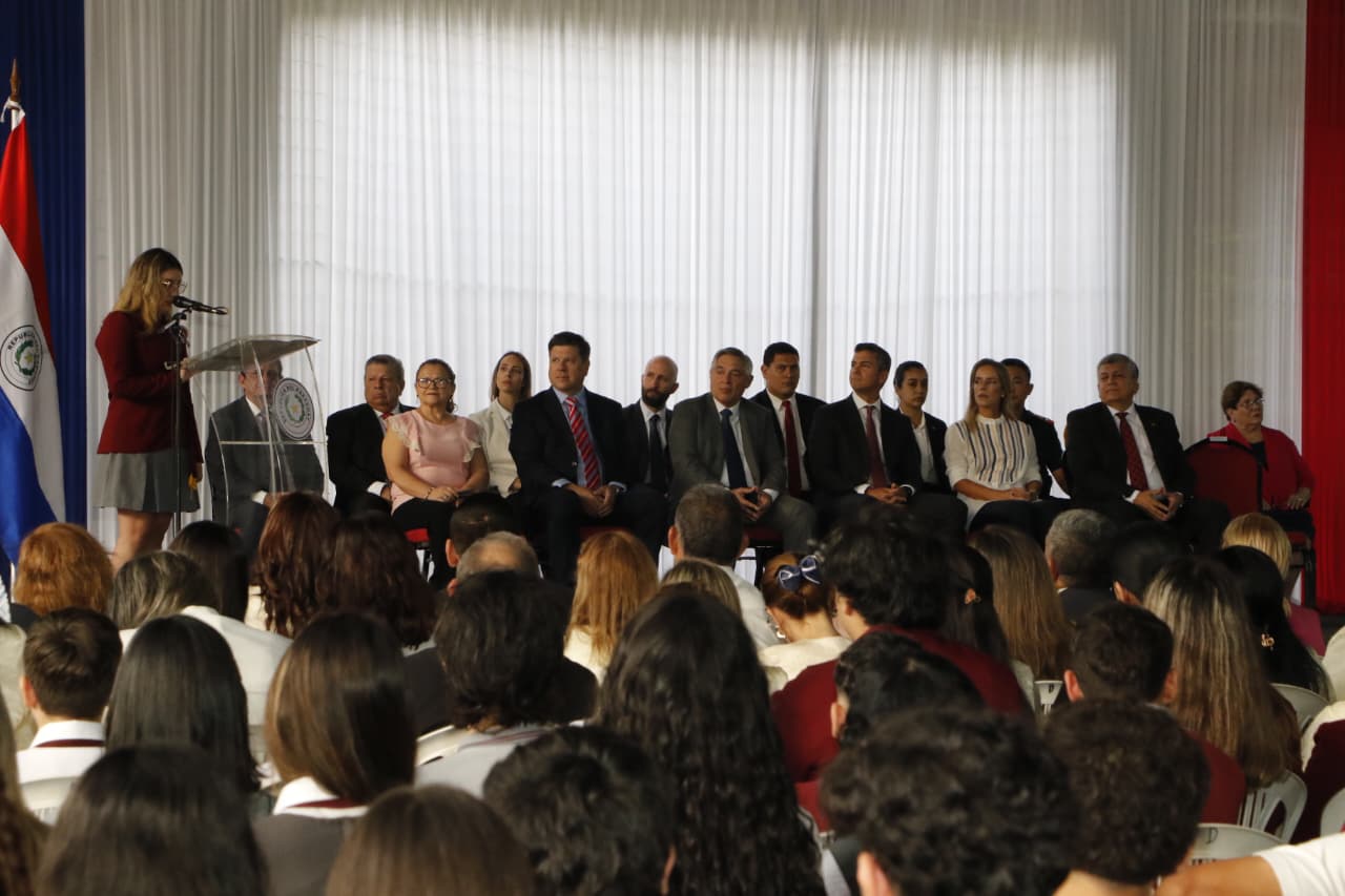 Más de un millón de estudiantes inician el año lectivo en todo el país